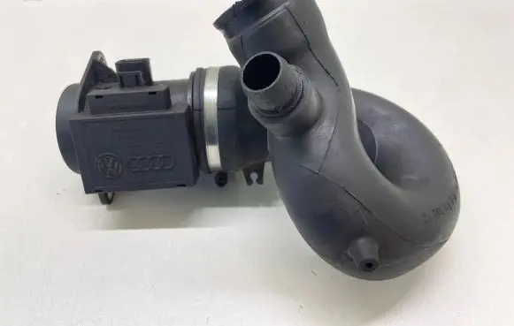 Audi A4 S4 B5 8D Mass air flow meter 71822101 074906461