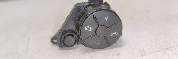 Mercedes-Benz Vito Viano W639 Steering wheel buttons/switches A6398200138 6398200138