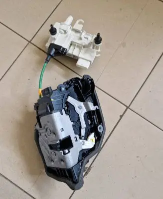 BMW 5 G30 G31 G38 Front door soft close latching motor 7281948 7410824