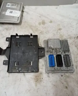 Chevrolet Volt II Engine control unit/module 12673500