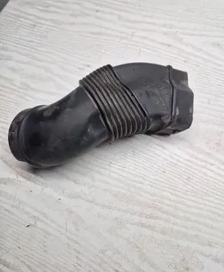 Volvo V70 Air intake duct part 31202013 72108223 4130279