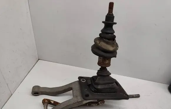 Lexus IS 220D-250-350 Gear shifter/selector 3353053040