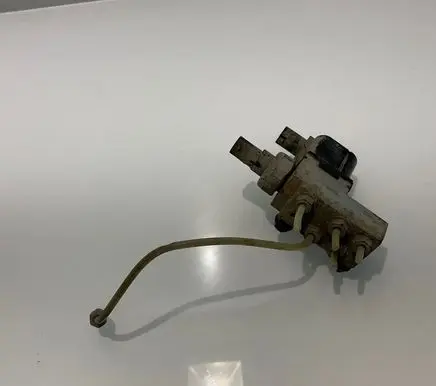 Mercedes-Benz E W211 Air suspension valve block A2113200158 030199 2113200158