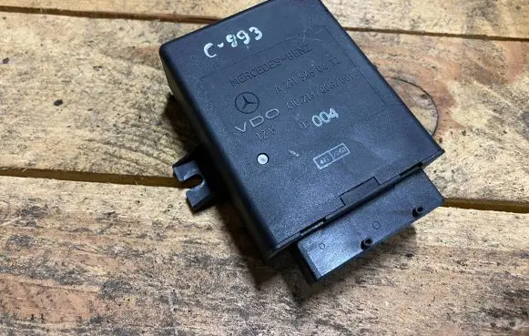 Mercedes-Benz E W211 Air suspension control unit module (rear) A2115450432 2115450432