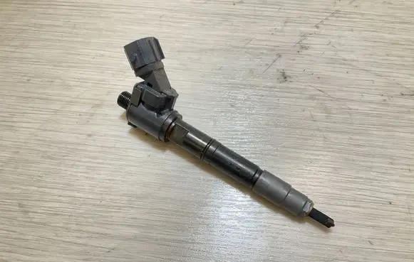 Volvo XC90 Fuel injector 31336769