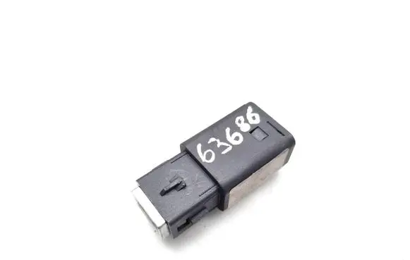 Peugeot 2008 II USB socket connector 98313506DX 9831377180