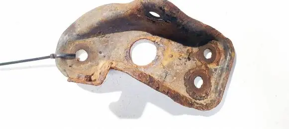 Subaru Legacy Bracket in trunk/boot 