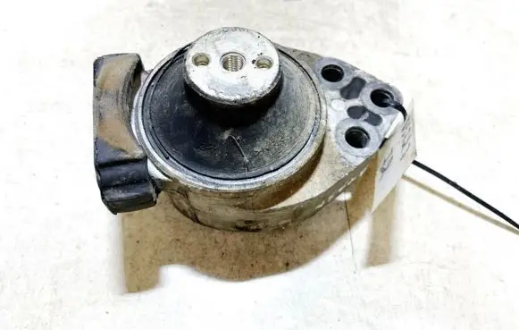 Mazda 2 Engine mount bracket