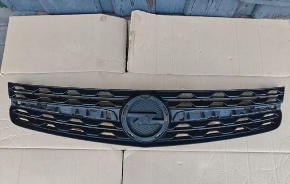 Opel Zafira C Front bumper upper radiator grill 9833128677