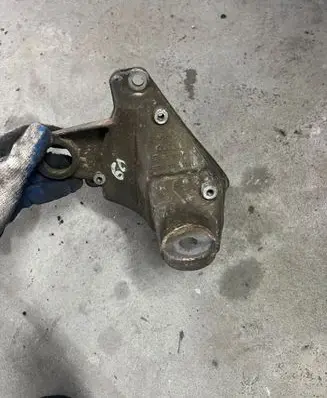 Audi A4 S4 B5 8D Engine mounting bracket 8D0399114l
