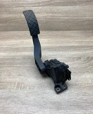 Volkswagen Golf IV Accelerator throttle pedal 1J1721503H 6PV007770