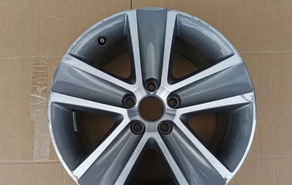 Volkswagen Golf Plus R17 alloy rim 5M0601025A