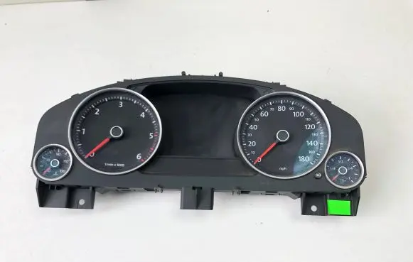 Volkswagen Touareg II Speedometer (instrument cluster) 7P6920982E