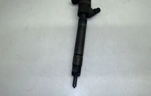 Volvo S60 Fuel injector 30750283