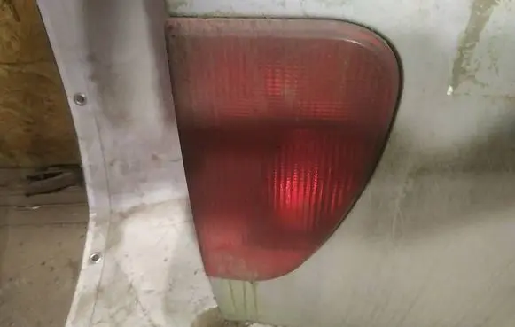Tailgate rear/tail lights