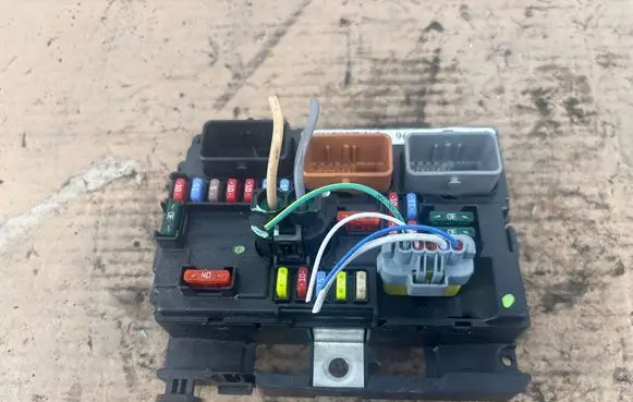 Peugeot 308 BSM Control unit 9667199780