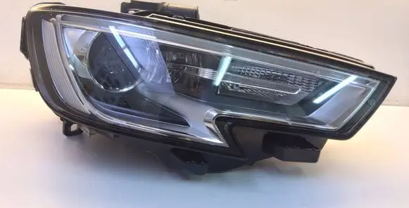 Audi A3 S3 8V Headlight/headlamp 8V0941006E