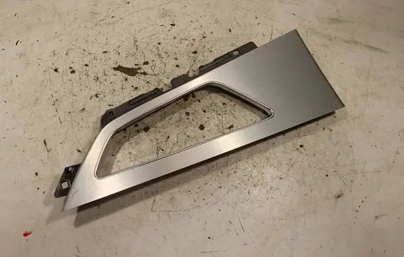 Audi Q7 4M Front door interior handle trim U7A0536 4M0867470E