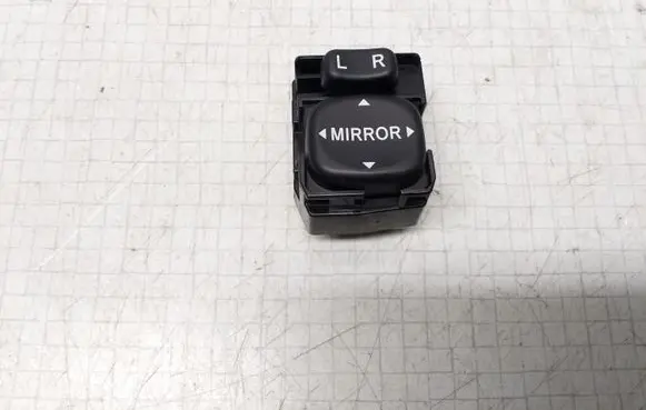 Toyota Avensis T250 Wing mirror switch 183574