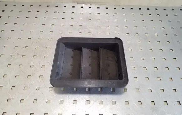 Peugeot 4007 Quarter panel pressure vent 