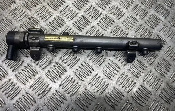 Mercedes-Benz E W211 Fuel main line pipe A6420700495 A1088123 1504400551