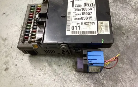 Renault Espace - Grand espace IV Fuse module 8200315957 8200316858 8200283815