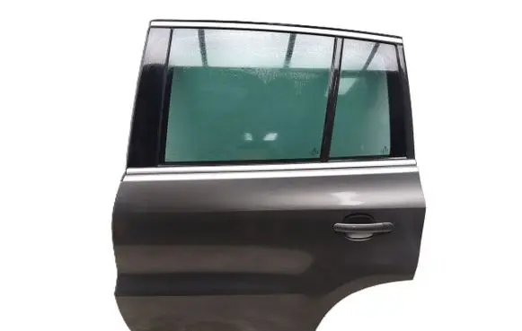 Volkswagen Tiguan Rear door