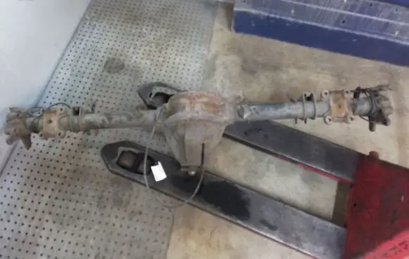 Volkswagen Crafter Rear axle beam 4611