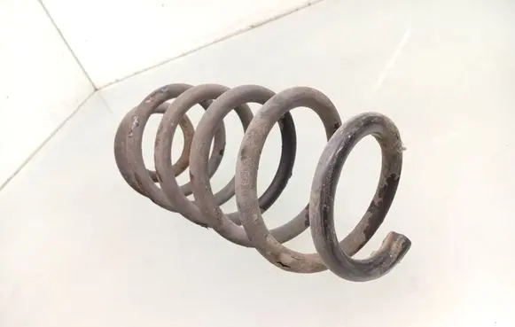 Toyota Auris E180 Rear coil spring 