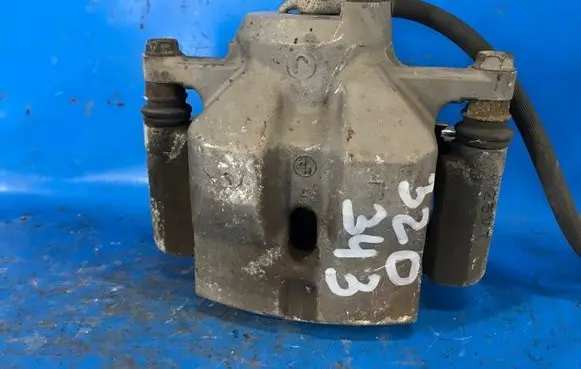 Toyota Prius (XW30) Front brake caliper 4775047060