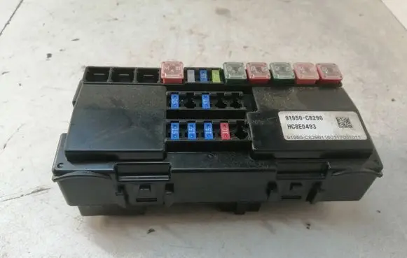 Hyundai i20 (GB IB) Fuse module 91950C8290 HC8E0493