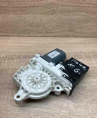 Volkswagen Tiguan Rear door window regulator motor 5N0959703F