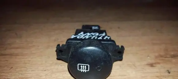 Hyundai Pony Windscreen/window heater switch