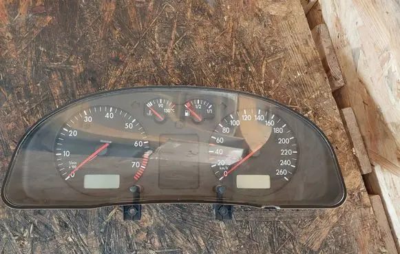 Volkswagen PASSAT B5 Speedometer (instrument cluster) 09052069906