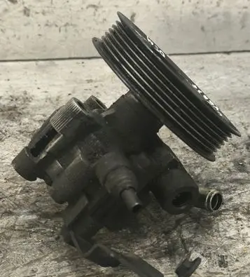 Toyota Corolla Verso AR10 Power steering pump