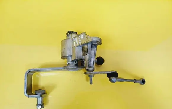 Gear selector/shifter in gearbox