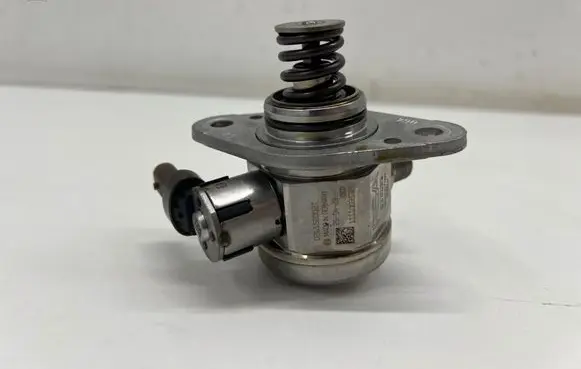 Fiat 600 Fuel injection high pressure pump 9841157780