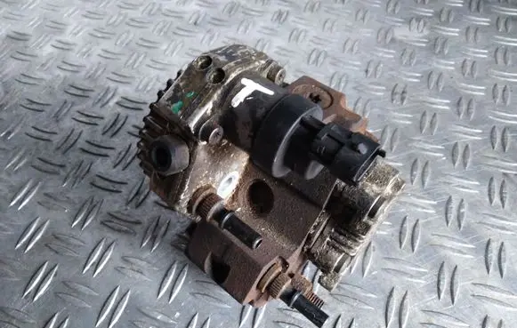 Renault Scenic II - Grand scenic II Fuel injection high pressure pump 0445010075 8200108225