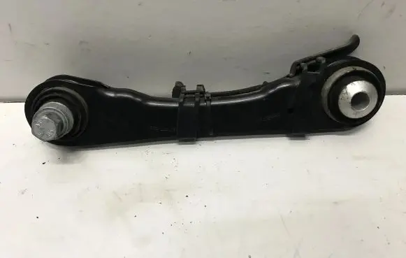 BMW 8 G14 Rear upper control arm/wishbone 6867537
