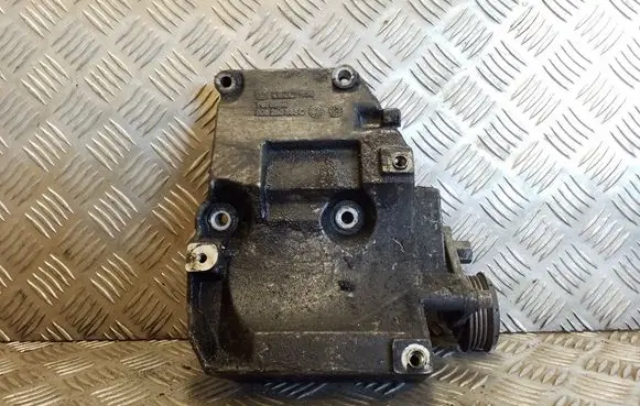 Volkswagen PASSAT B5.5 A/C compressor mount bracket 038260885C