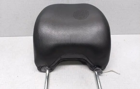 Volvo V70 Front seat headrest 