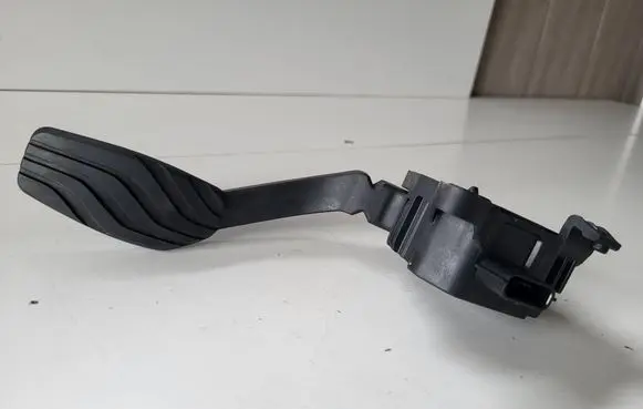Nissan Juke II F16 Accelerator throttle pedal 180026PA0B