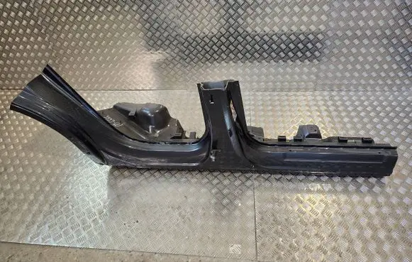 Sill/side skirt trim
