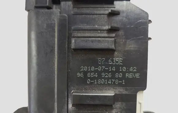 Citroen C4 II Fuse module 9665492680