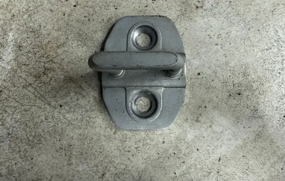 Mercedes-Benz C W204 Front door lock loop/hook striker 11000049A