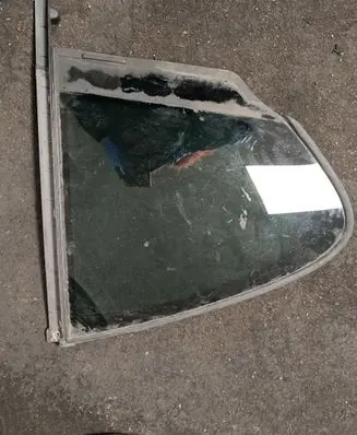 BMW 5 F10 F11 Rear vent window glass 43R001604