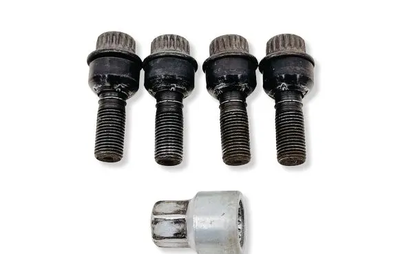 Porsche Cayenne (92A) Anti-theft wheel nuts and lock 