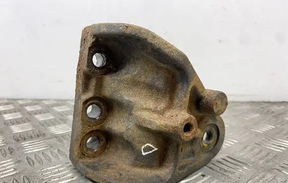 Hyundai Santa Fe Engine mounting bracket