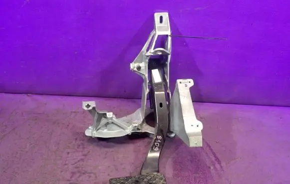 Audi A6 Allroad C5 Brake pedal 4F1723117B