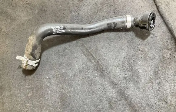 Volvo XC40 Engine coolant pipe/hose 32138733